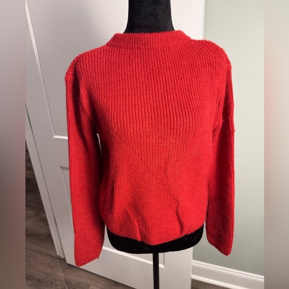 Red Bow-Back or front Sweater - Picture 2 of 7